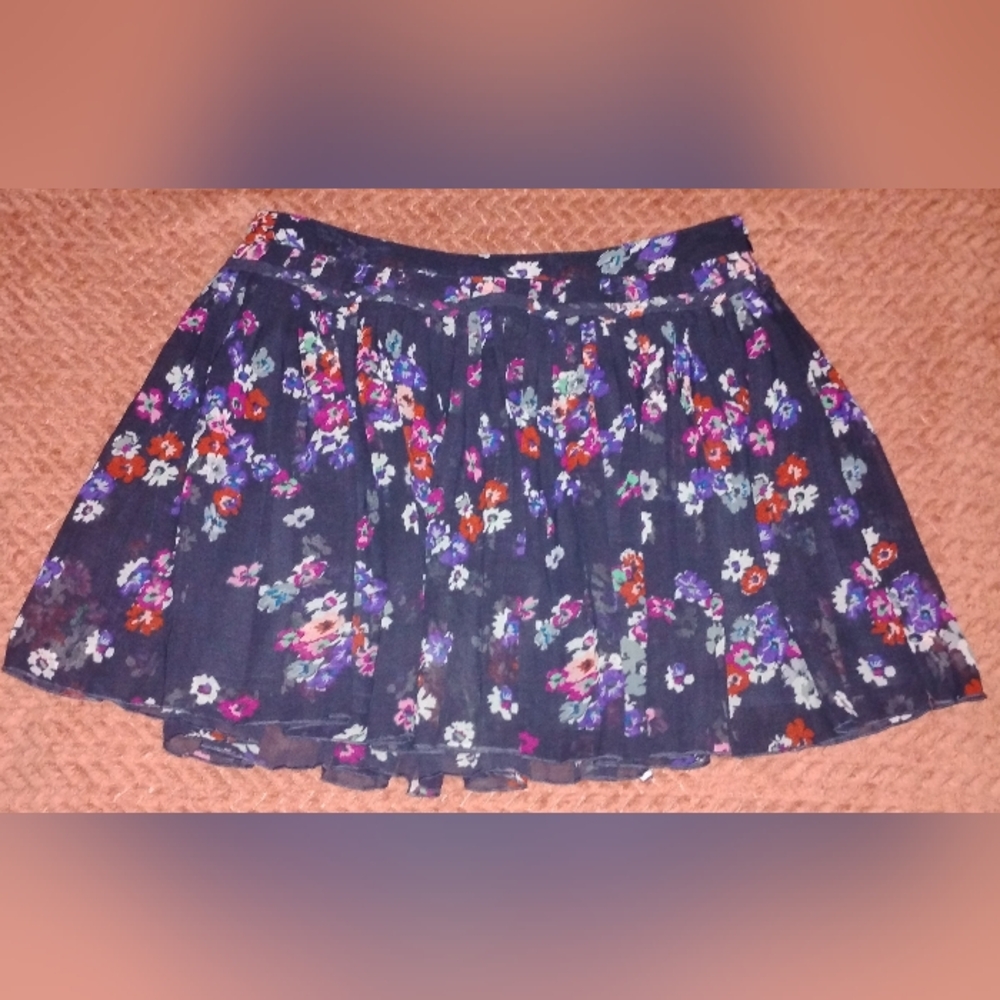 American Eagle Outfitters Pleated Floral Mini Skirt